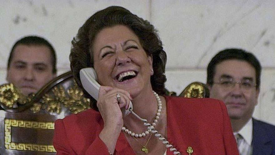 De políticos, jueces y empresarios a los servicios secretos: la agenda telefónica en manos de la familia de Rita Barberá