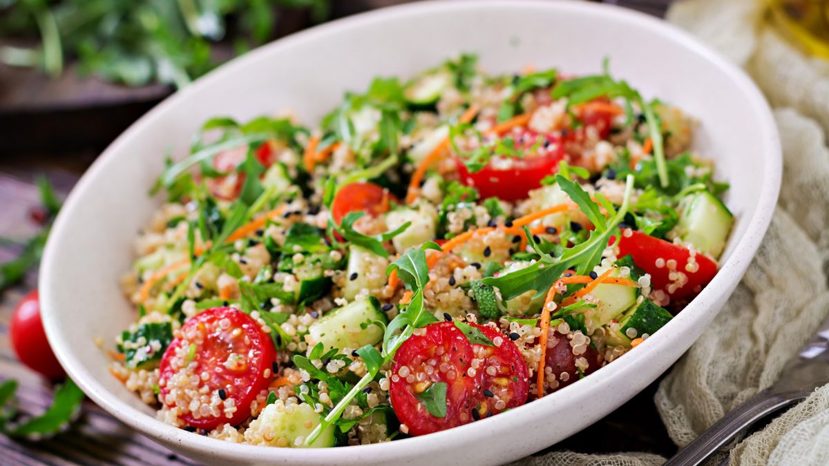 Ensalada de quinoa con aguacate
