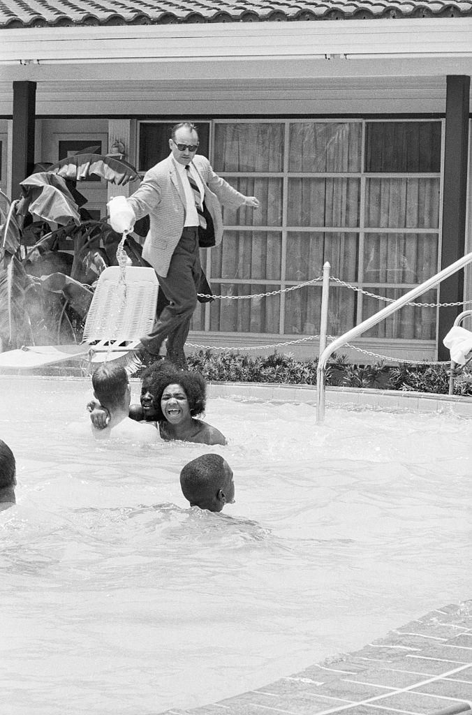 James Brock era el gerente y propietario de un hotel en Florida en junio de 1964, cundo se hizo mundialmente famoso tras ser fotografiado vertiendo ácido clorhídrico en la piscina del recinto para expulsar a activistas negros y blancos que realizaban una protesta pacífica contra la segregación racial.