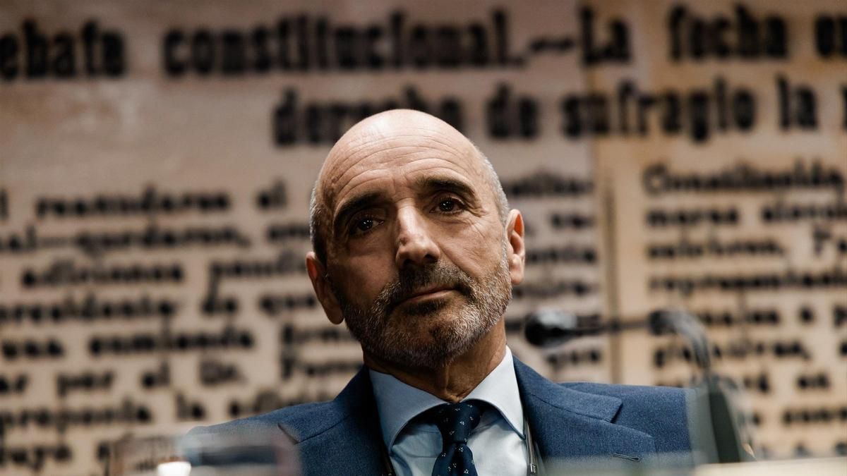 Julio Martínez sostiene en un escrito que Zapatero era "quien marcaba los pasos a seguir" para lograr el rescate de Plus Ultra