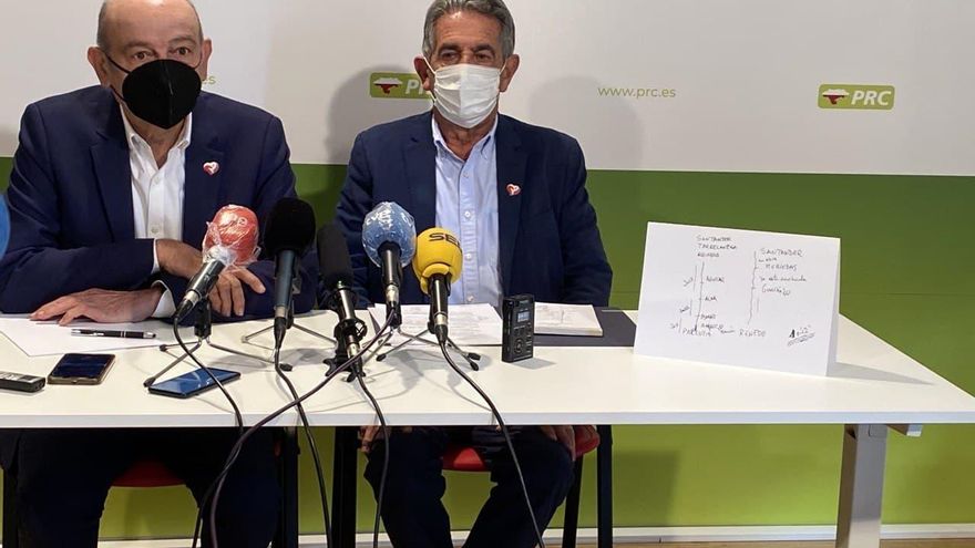 José María Mazón y Miguel Ángel Revilla en rueda de prensa.