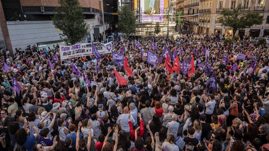Cientos de personas se manifiestan en Madrid contra las violencias machistas al grito de “se acabó”