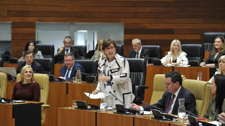 El PP de Extremadura evita de nuevo respaldar la ‘prioridad nacional’ de Vox frente a las críticas del PSOE por falta de trabajadores
