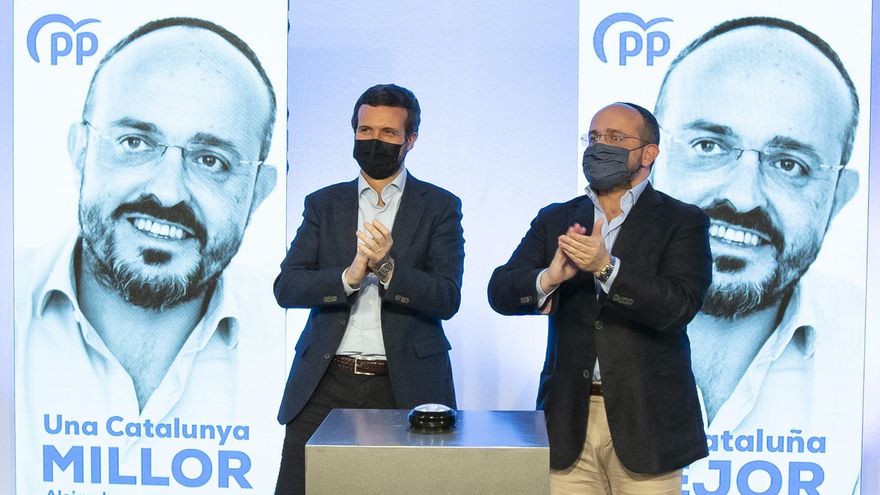 Casado en campaña: contra Vox y ahora también contra Bárcenas