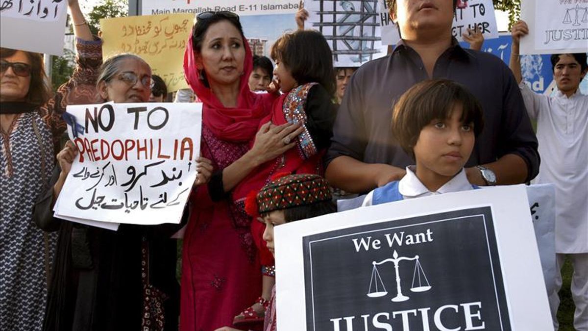 Matan A Dos Chicas En Pakistan