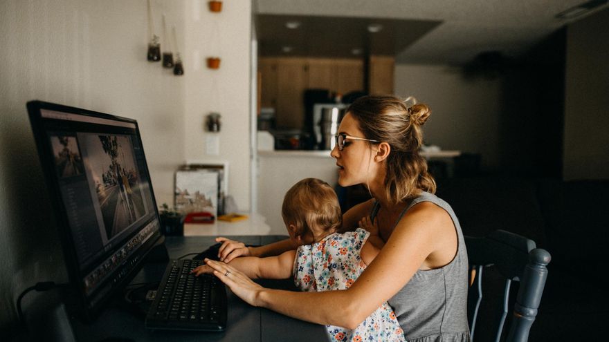 Quién consigue teletrabajar con niños en casa durante el verano: “No paro en todo el día y tampoco rindo como querría”