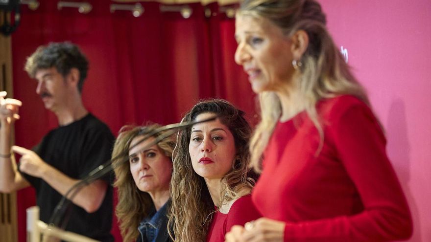 Yolanda Díaz junto a Estrella Galán y Lara Hernández.