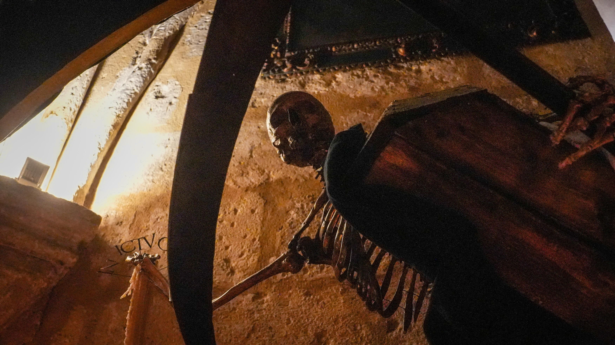 Los besapiés de Jesús Rescatado y del Cristo del Remedio de Ánimas, y el besamanos de Jesús, Divino Salvador, en su Prendimiento, en imágenes