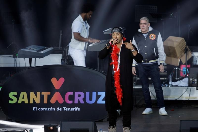 El grupo cubano Orishas durante el concierto que ofrece hoy en el Carnaval de Santa Cruz de Tenerife