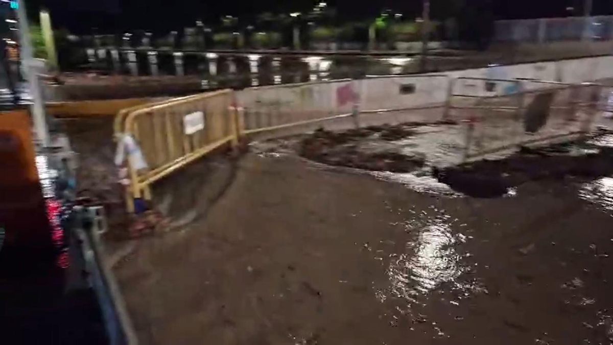 Las lluvias torrenciales desbordan uno de los barrancos de la zona cero de la dana en Aldaia y obligan a rescates en Castelló