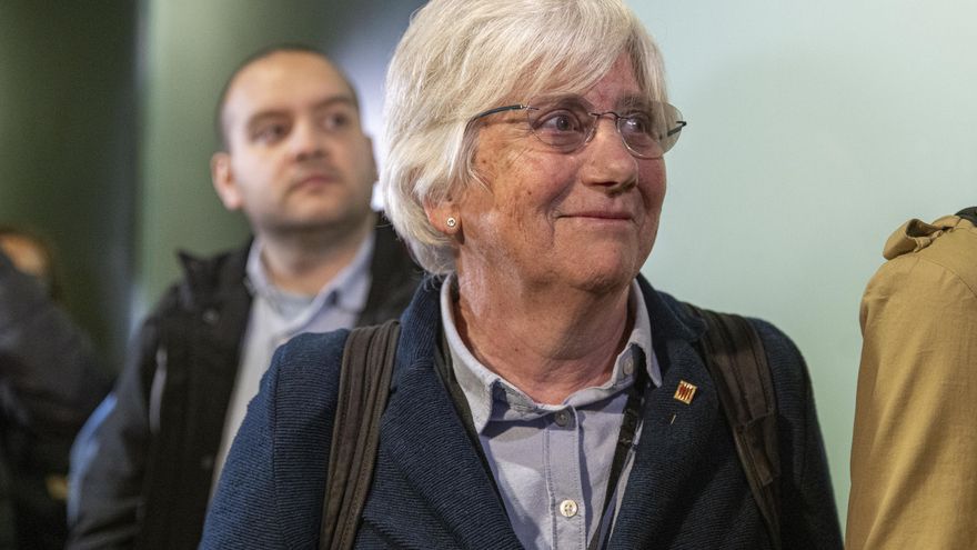 La exconsellera de Educación de la Generalitat Clara Ponsatí sale en libertad provisional de la Ciutat de la Justícia, a 28 de marzo de 2023, en Barcelona, Cataluña (España).  La exconsellera Clara Ponsatí ha salido en libertad provisional tras pasar a di