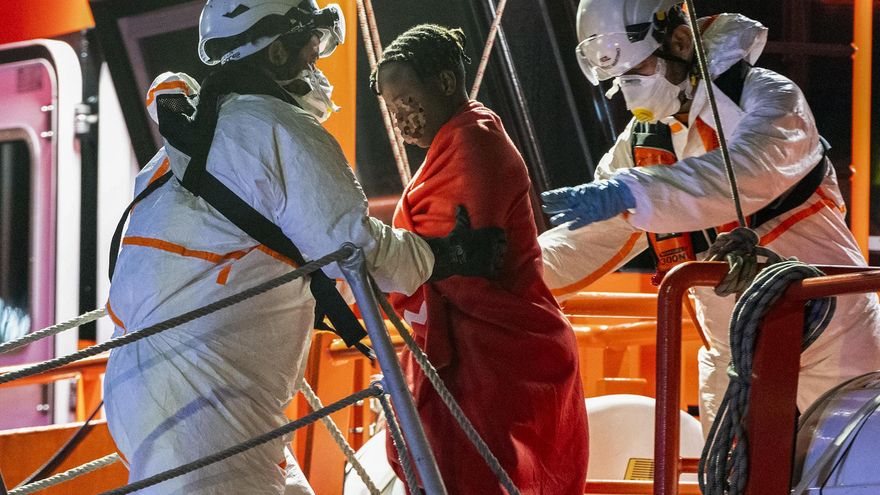 El Gobierno canario impone un nuevo protocolo que eterniza la acogida y protección de los menores migrantes rescatados