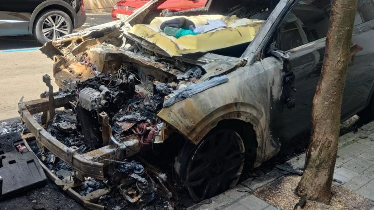 Uno de los coches siniestrados en Algorta.