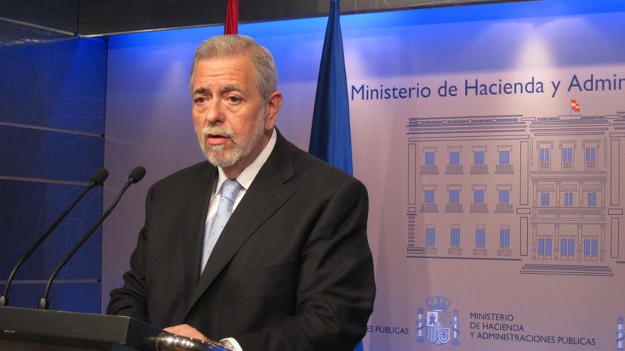 El Gobierno ahorrará 2.741 millones entre 2013 y 2014 por la supresión de los 'moscosos' y otros permisos