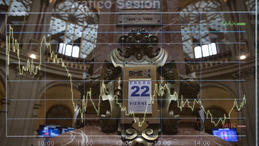 Calendario colocado en el Palacio de la Bolsa, en Madrid, (España), a 22 de enero de 2021.