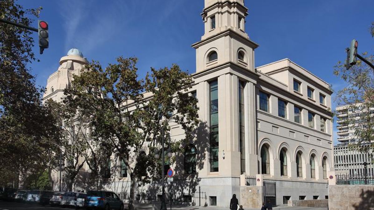 Dos candidaturas al Rectorado de la Universitat de València denuncian que la presidenta del Consell Social haga campaña por Solanes