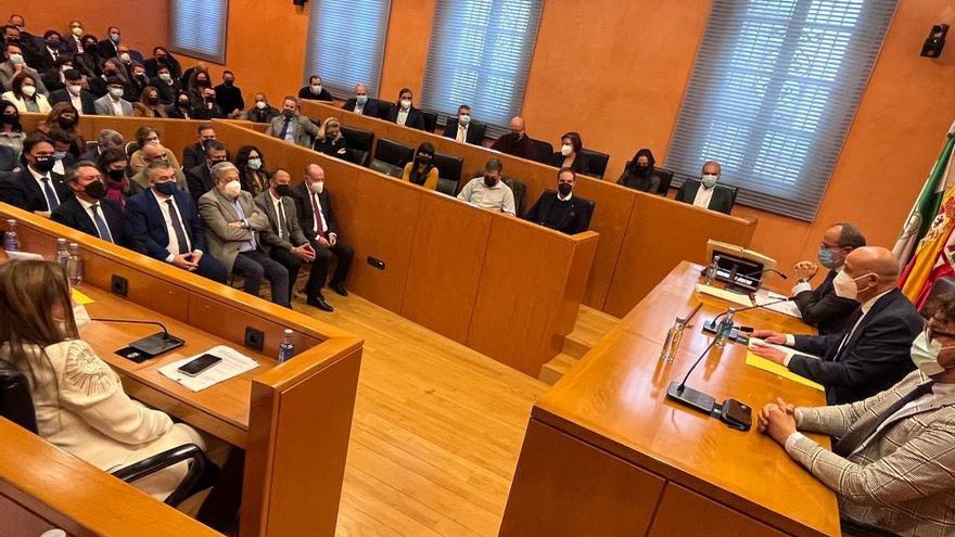 Francisco Rodríguez, en la presidencia del pleno durante la investidura.