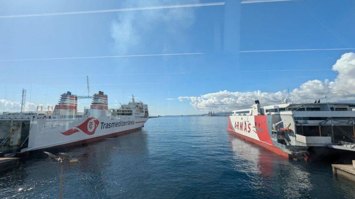 Naviera Armas-Trasmediterránea.