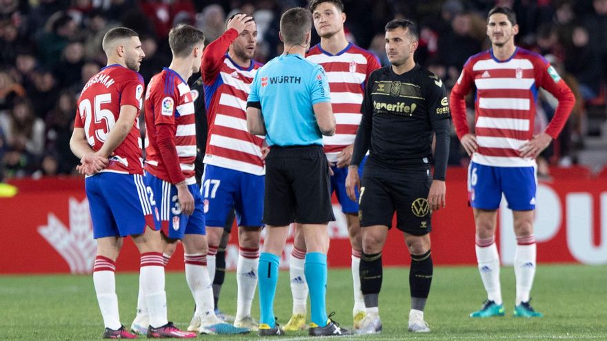 El Tenerife exige las imágenes del VAR del gol anulado a Elady en Granada