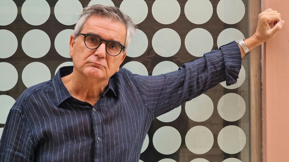 Francesc Bayarri és cofundador de l’editorial Companyia Autrohongaresa de Vapors,  la qual torna a estar en actiu després d’una pausa de dos anys.