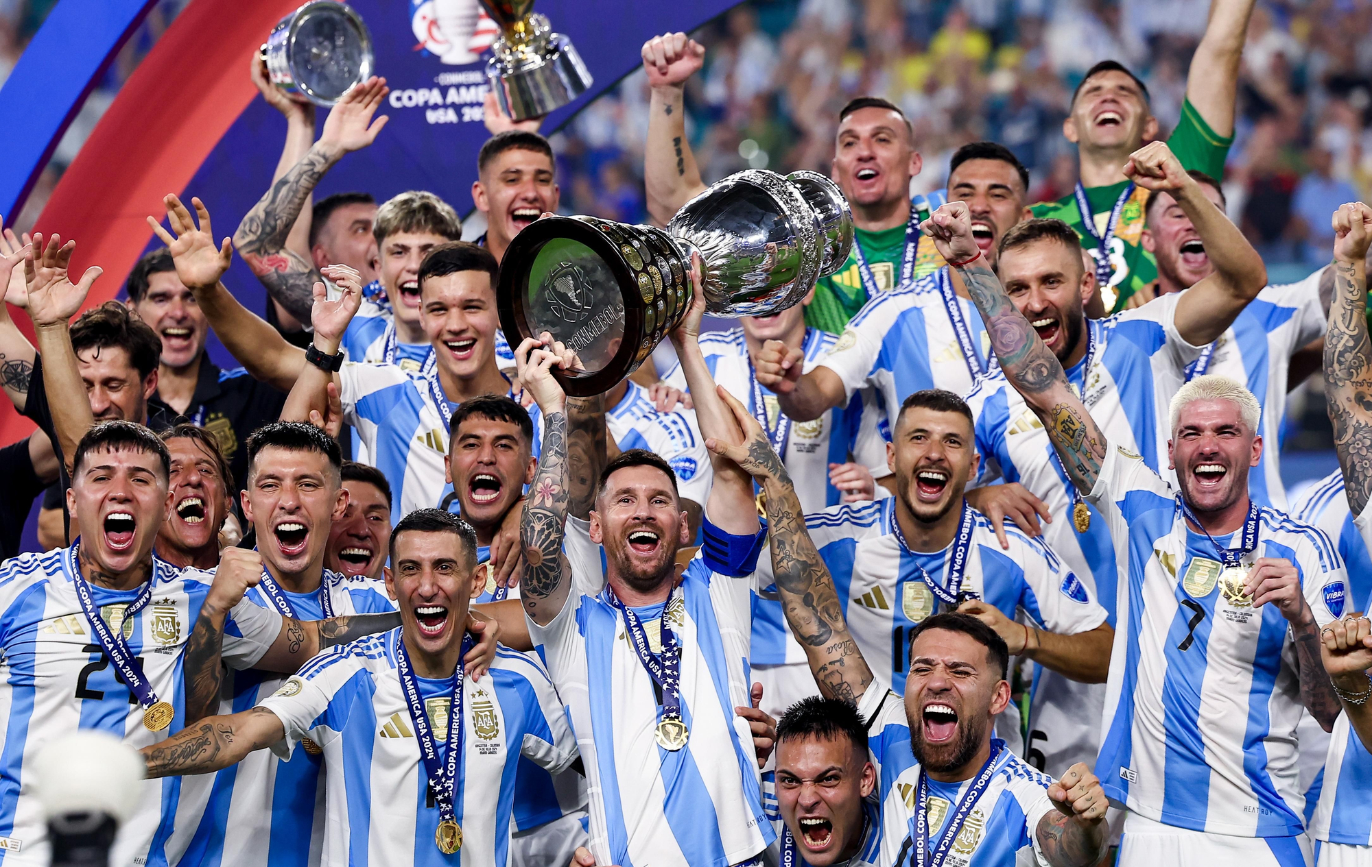 La selección argentina festeja después de haberse consagrado campeones de la Copa América.