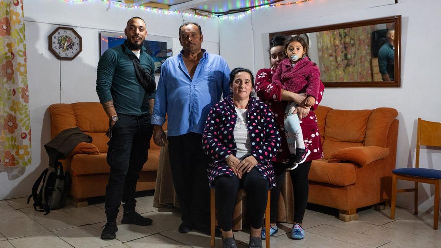 Una promotora amenaza con echar de su casa a María, Antonio y decenas de personas en Mallorca: "Somos honrados"