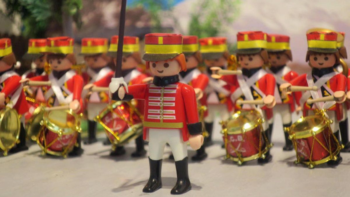 Representación de los Colorados de Bolivia en una exposición de figuras Playmobil en La Paz (Bolivia).