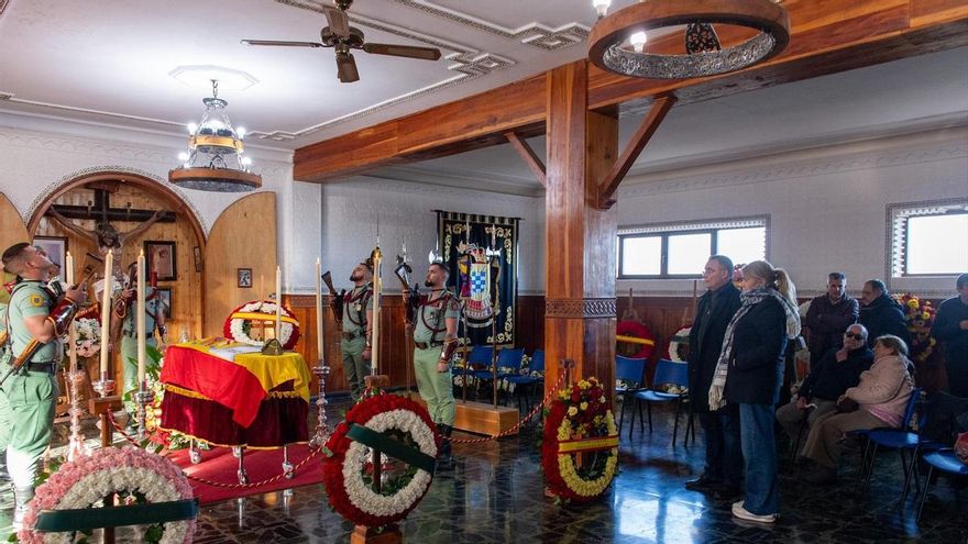 Capilla ardiente del capitán de la Legión ceutí Álvaro García Jiménez que falleció en el accidente de tren en Adamuz, a 23 de enero de 2026, en Ceuta (España).