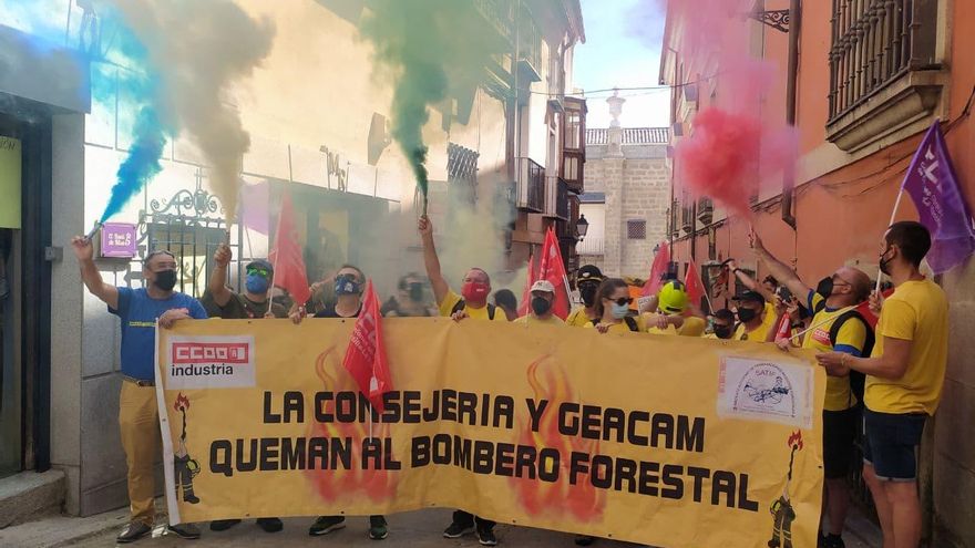 GALERÍA | "¡Consejero, dimisión!", los sindicatos lamentan la "negativa" a dialogar por parte de la Junta para resolver el conflicto con Geacam