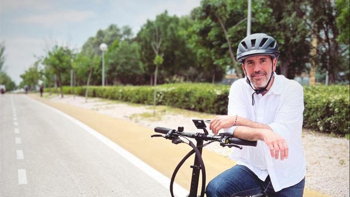 UrbanBiker colabora en León con la presentación de la novela 'Rowan March: El Consenso', una reflexión sobre movilidad, libertad y futuro