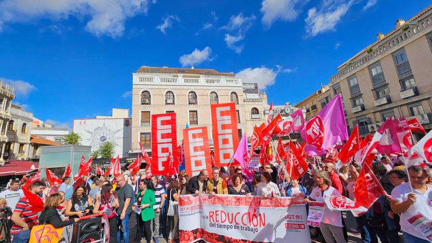 CCOO y UGT defienden la reducción de la jornada laboral en toda la región: "Es justicia social"