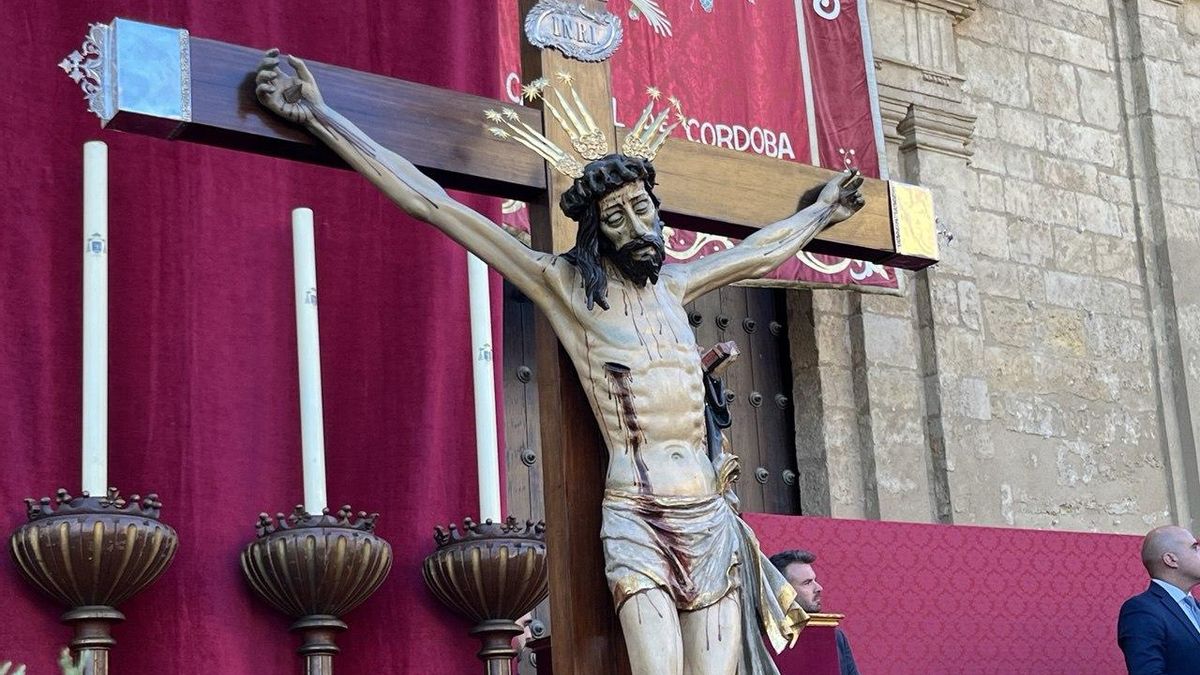 El Cristo de San Álvaro preside la Carrera Oficial del Vía Crucis Magno