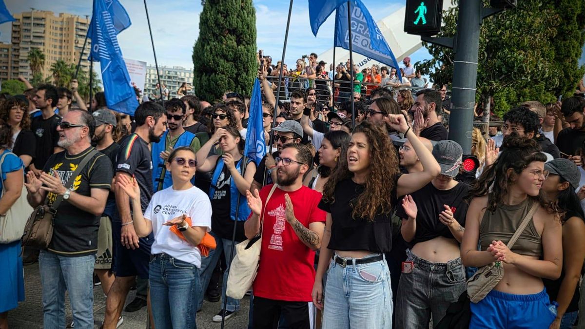 Un momento de la manifestación por la vivienda celebrada este sábado en València.