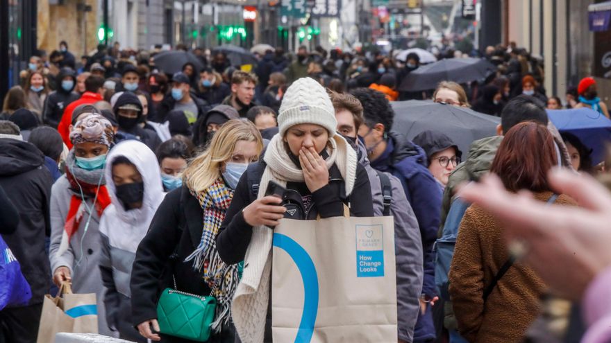 Una calle comercial en Bruselas, en una fotografía de archivo. EFE/EPA/OLIVIER HOSLET