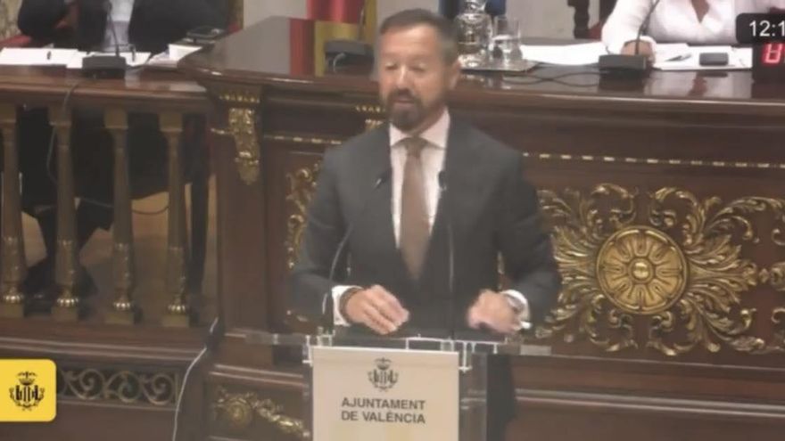 El portavoz de Vox en València, en el debate sobre el día del Orgullo: "Apoyamos las unidades de convivencia naturales"