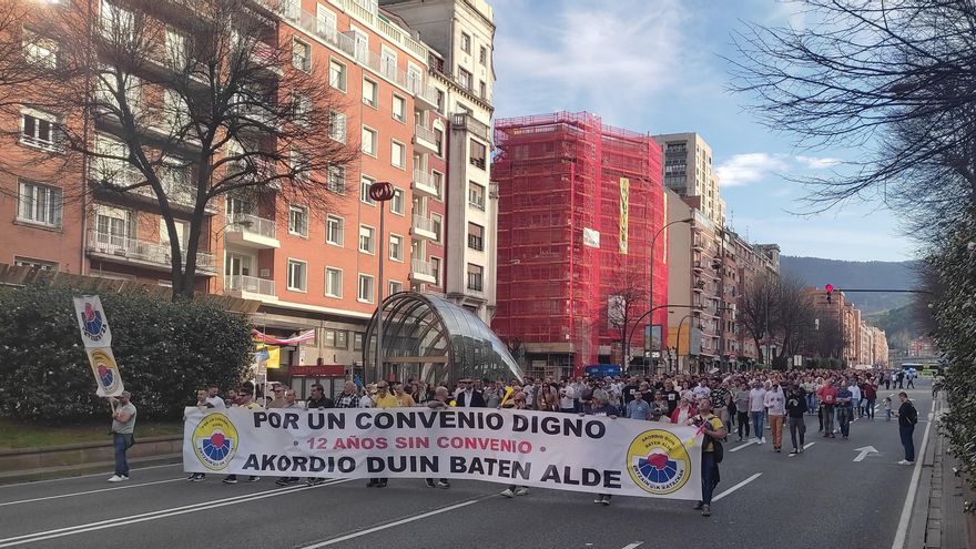 Más de un millar de ertzainas se manifiestan de forma ruidosa en Bilbao por un convenio "digno"