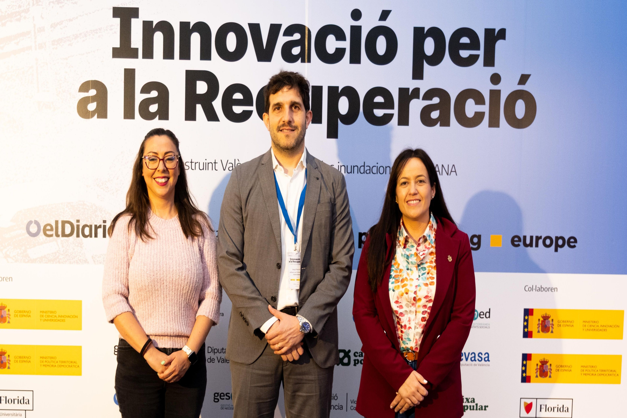 Sergi Pitarch, director de elDiario.es en València, junto a Lorena Silvent, alcaldesa de Catarroja (a la derecha).