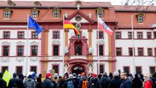 La presión de Merkel tumba al recién elegido presidente del Land de Turingia que aceptó votos de la ultraderecha
