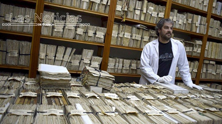 El archivo de la Catedral se sitúa sobre el Claustro del templo.