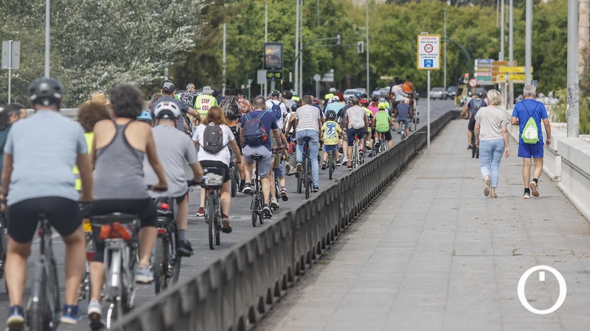 Manifestación de la Plataforma Carril Bici por una movilidad, saludable, segura y sostenible