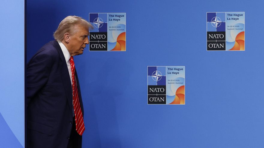 FOTO ARCHIVO. El presidente de Estados Unidos, Donald Trump, a su llegada a la cumbre de la OTAN que se celebra este miércoles en La Haya, Países Bajos. EFE/ J.J. Guillén