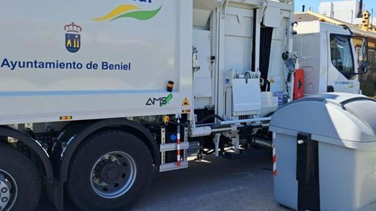 Beniel moderniza su servicio de recogida de residuos con la renovación de camiones y contenedores
