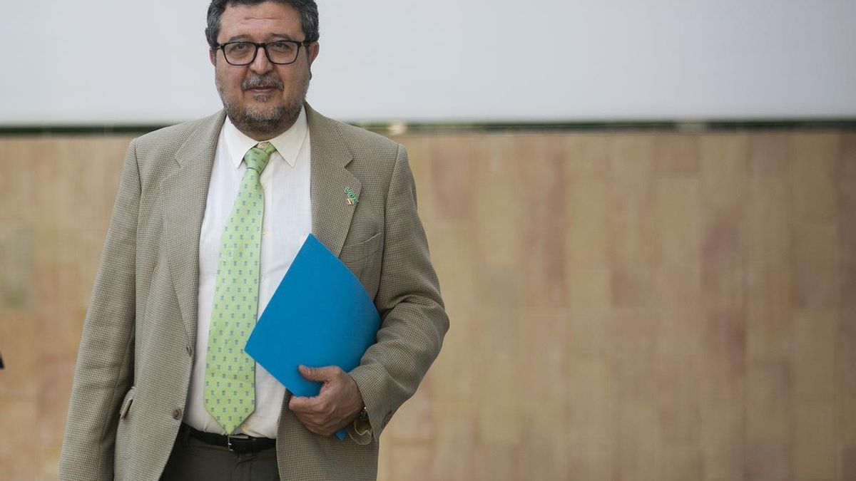 Serrano dejará de ser el portavoz de Igualdad de Vox en el Parlamento andaluz y asumirá la portavocía de Justicia