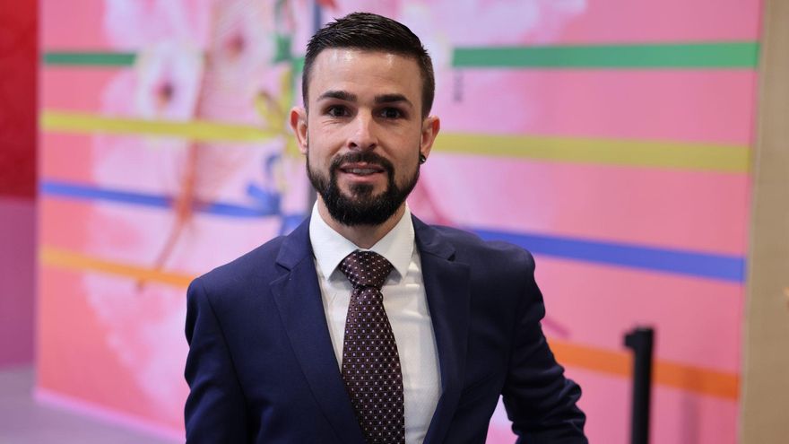 La presidenta de las Corts Valencianes de Vox paga un sueldo al responsable de pactos con el PP en Murcia: "Viene poco a la oficina"