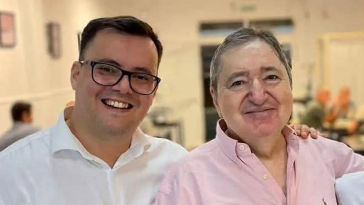 Pepe Bouzón, ‘Pepe el del Rías Bajas, un histórico de la hostelería en Las Palmas de Gran Canaria, junto a su hijo David Bouzón