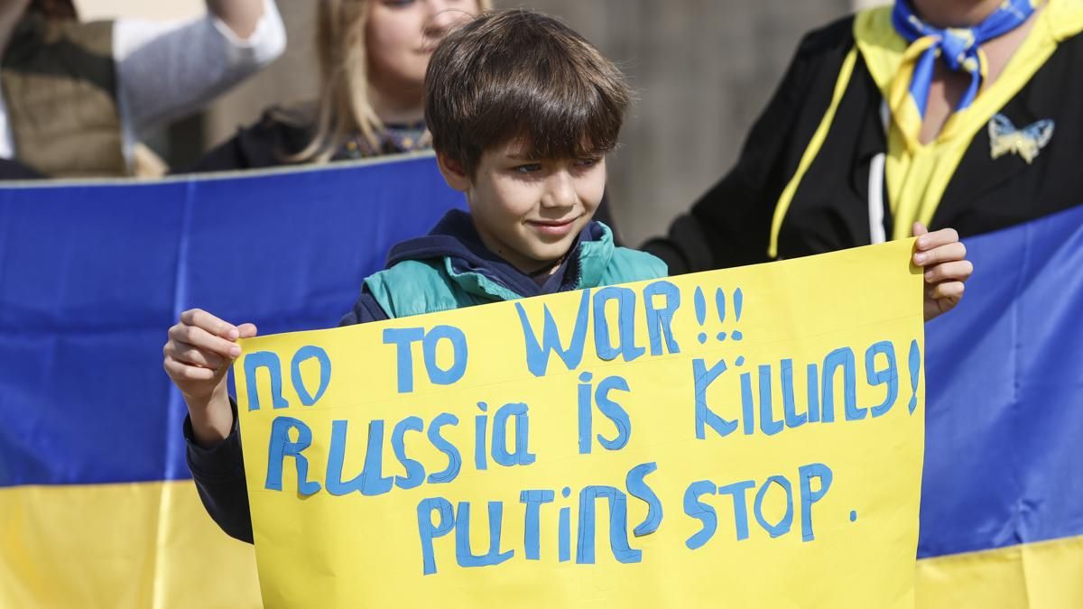 Manifestación y marcha solidaria en favor del pueblo ucraniano