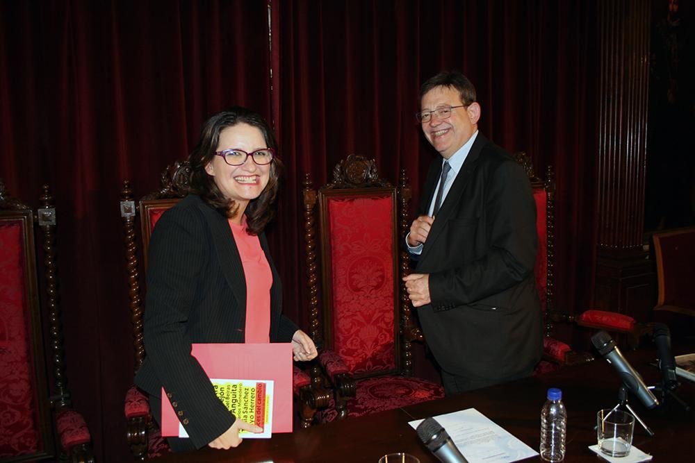 Mónica Oltra y Ximo Puig a la finalización del acto