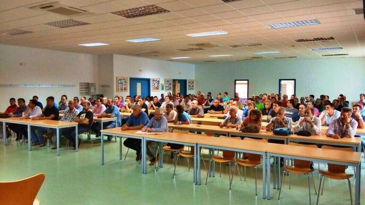 Empleados de Elcogas protestan 2 de octubre en Madrid ante Embajada de Francia y sedes de Endesa e Iberdrola