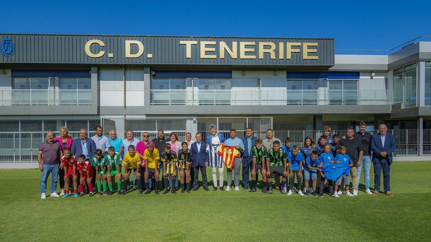 El CD Tenerife sigue estrechando lazos con el fútbol territorial