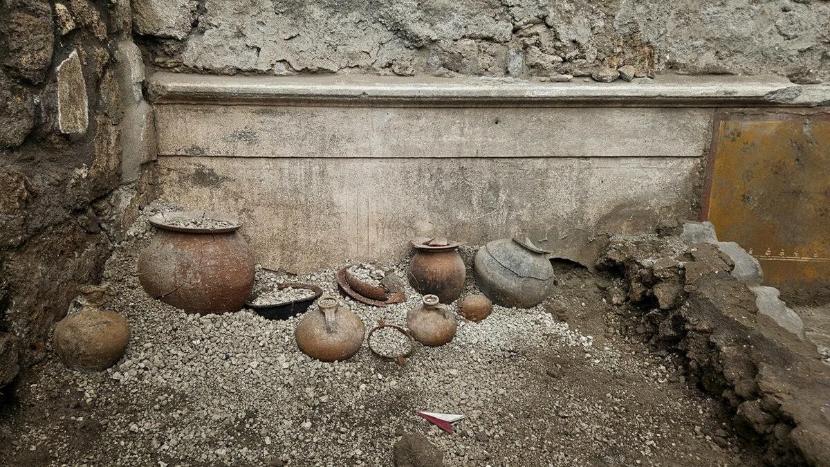 Vasijas y recipientes encontrados durante las excavaciones 